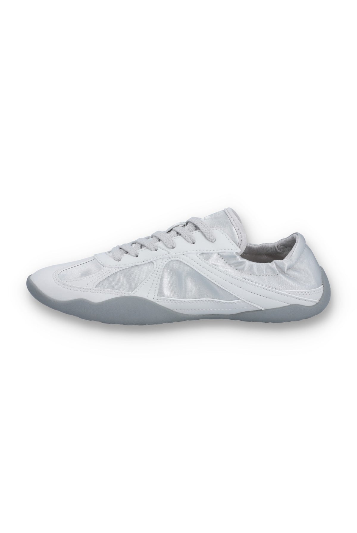 White and silver Fila glio sneaker on a white background