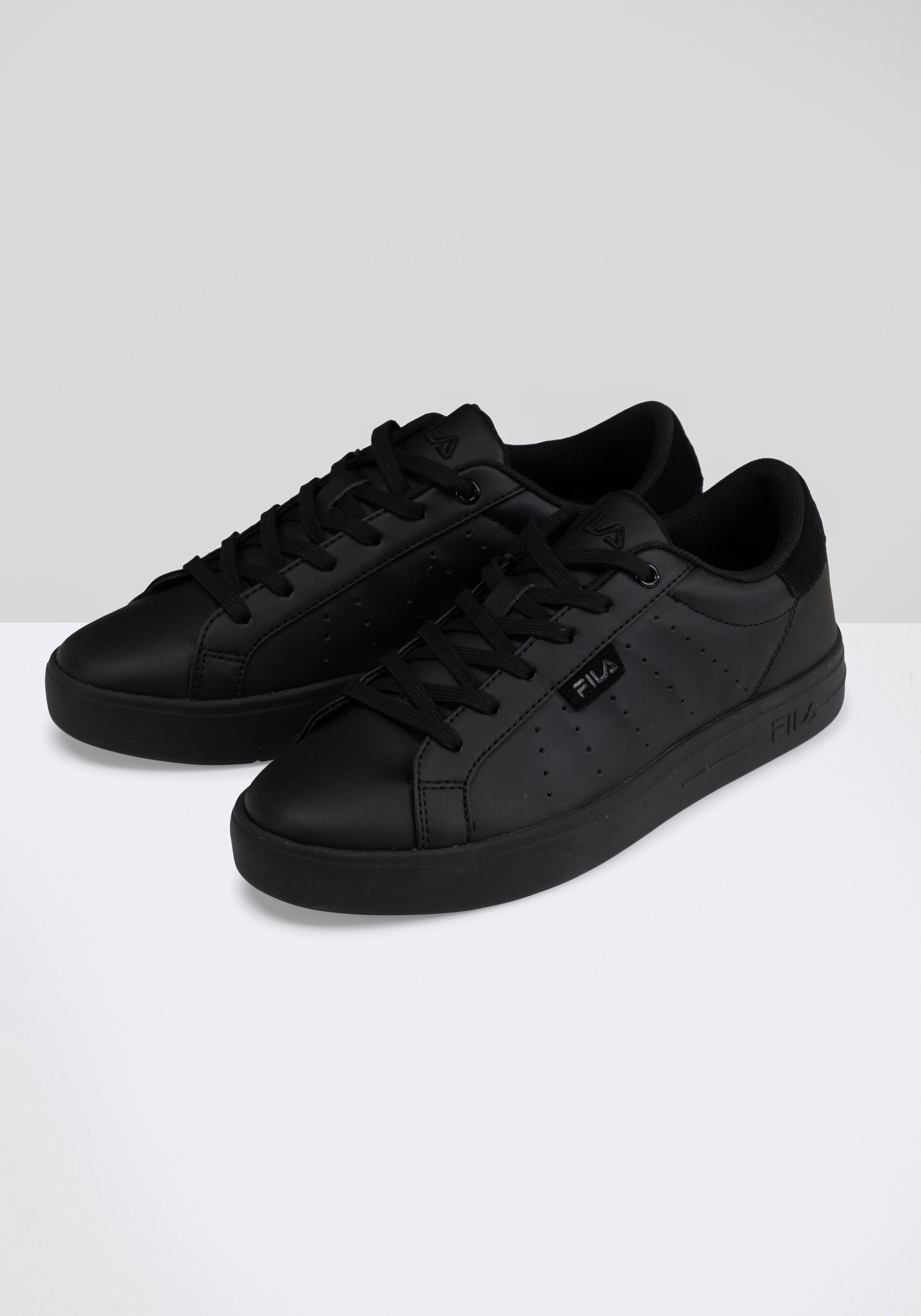 Mens black fila trainers on sale